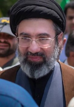 Mujtaba Xominaiyning ko'rinmasligi rahbarlik qobiliyatiga shubha tug'dirmoqda