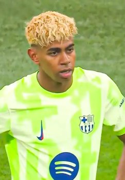 Ламин Ямал пообещал верность "Барселоне"