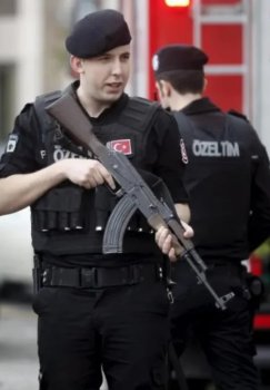 Istanbulda Isroil konsulligiga hujum qilgan o‘n ikki shaxs hibsga olindi