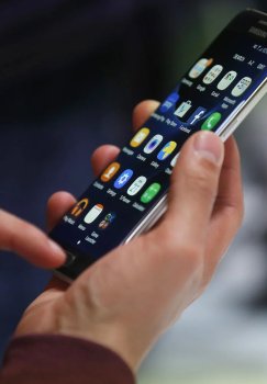 How mobile apps reduce smartphone power and speed