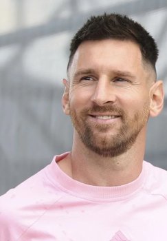 Lionel Messi oilasi bilan Barselonaga qaytishga tayyorgarlik ko'rmoqda