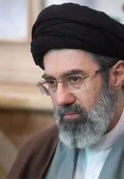 Ненависть Муджаба к США связана с семейной трагедией