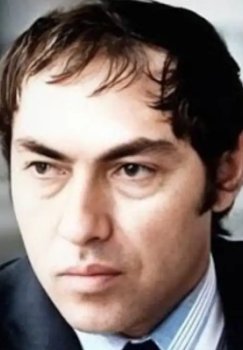 Boysunda Yoshlar bogiga Shukur Xolmirzayev nomi berildi