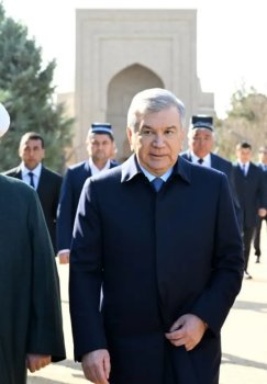 Prezident Surxondaryoda Hakim Termiziy maqbarasini ziyorat qildi