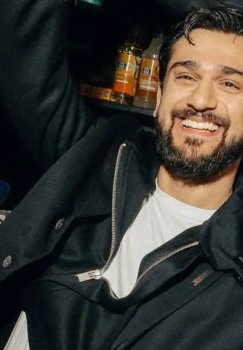 Taniqli xonanda Jony Umra safarida ko'rindi