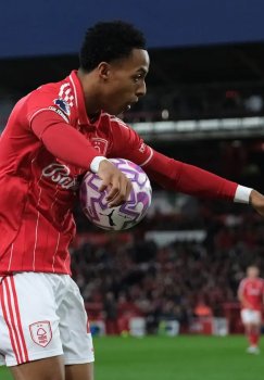 Omari Hutchinson uchun Premer-liga klublari kurashmoqda