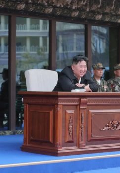 Kim Chen In harbiylarning jangovar tayyorgarligini shaxsan tekshirib ko'rdi