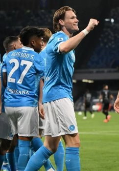Napoli Secures Major Home Victory Over Cremonese