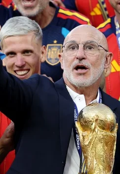 Luis de la Fuente ispan futbolchilarini Oltin to'pga munosib deb bildi