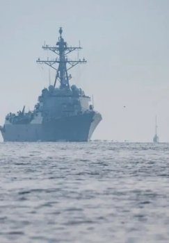 Iran struck a US destroyer with a missile