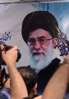 Иран пообещал месть в ответ на смерть Хомейни