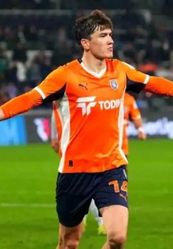 Eldor Shomurodov: 2025 yilning yorqin futbol yulduzi