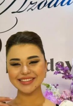 Певица и актриса Азода отпраздновала свое двадцатишестилетие