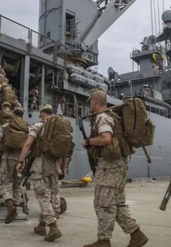 Пентагон направляет дополнительные боевые корабли и пехоту на Ближний Восток