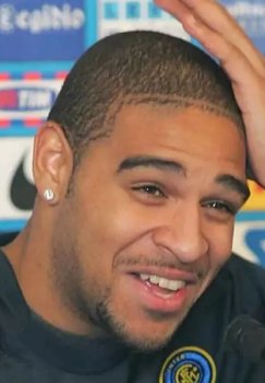 Adrianoning onasi sun’iy intellekt firibgarlariga aldandi