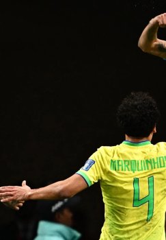 Neymar terma jamoaga qaytgani uchun quvonchdan ko'z yosh to'kdi