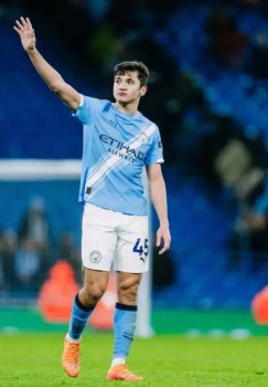 Abduqodir Husanov Manchester Sitida mudofaaning asosiy yulduzi