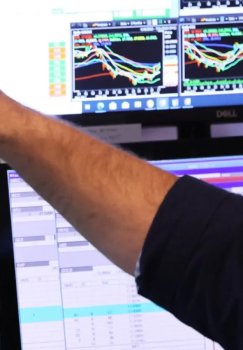 Tramp e'lonidan oldin neft bozorida shubhali bitimlar amalga oshdi