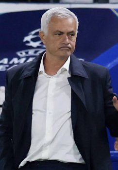 Mourinyu matbuotdan chetda, "Benfika" qiyin ahvolda