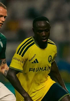 «An Nasr» qizil kartochka va kamchilikka qaramay 3:2 g‘alaba qozondi