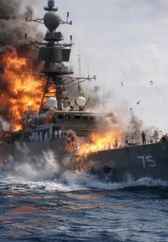 Фрегат Ирана затонул в Индийском океане: участие США подтверждено