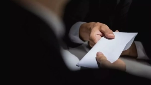 Andijonda sud raisi qo‘lga olindi: 30 ming dollarlik pora operatsiyasi fosh etildi