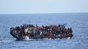 Tunis yaqinida muhojirlar kemasi ag‘darildi, 40 halok