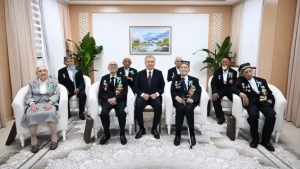 Mirziyoyev Ikkinchi jahon urushi veteranlarini tabrikladi