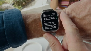 Apple qurilmalari foydalanuvchilarning nutqini doimiy tinglash tizimiga o'tmoqda