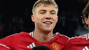 Rasmus Xoylun Milan bilan transfer muzokaralarini davom ettirmoqda