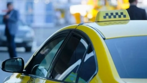 Taxi drivers are granted the right to move in the specially designated lane