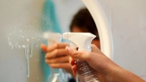 Farrosh san’at asarini kir oyna deb o‘yladi