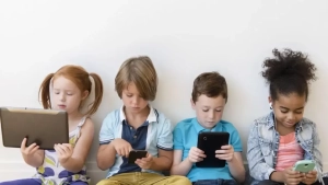 Are we putting life at risk for "likes"? How should we protect children from online threats?