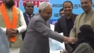 Hindiston vaziri hijobga aralashdi, tanqidlar kuchaydi