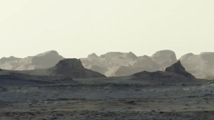 «Kyuriositi» marsoxodi Mars tongining noyob va tabiiy suratlarini yubordi