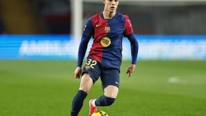 Barselona Ektor Fortni sotmoqchi, futbolchi qolishni xohlaydi