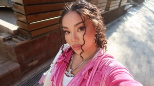 Say Mo's performance: freedom of stage or against culture?