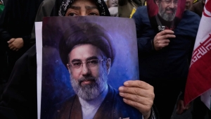 Eron oliy rahbari Mujtabo Xominaiy ogir jarohatlardan tiklanmoqda