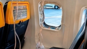 «Ryanair» samolyoti oynasi sinishi oqibatida favqulodda qo'nishga majbur bo'ldi