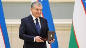 Mirziyoyev awarded and encouraged active entrepreneurs