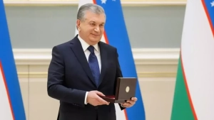Mirziyoyev awarded and encouraged active entrepreneurs
