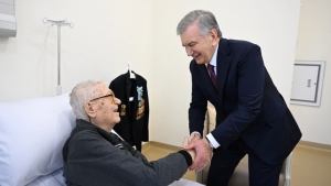 Shavkat Mirziyoyev Ikkinchi jahon urushi qatnashchilari va faxriylarni yo‘qladi