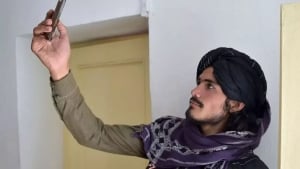 Tolibon Afg‘onistonda smartfonlardan foydalanishni taqiqlamoqchi