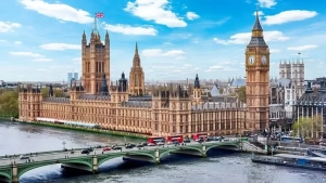 Deutsche Bank va parlamentda ikki ishda ishlagani aniqlandi