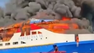 Indoneziyada yong‘in chiqqan kema halokatga uchradi