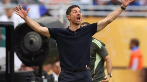 Xabi Alonso Hyuysenning qizil kartasiga norozilik bildirdi