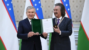 Prezident Farruh Zokirovning 80 yoshlik yubileyini tantanali tarzda tabrikladi