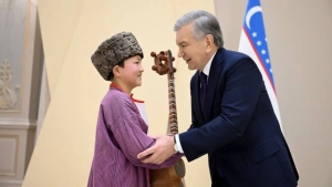 Prezident yig‘ilishida 4-sinf o‘quvchisiga avtomobil sovg‘a qilindi