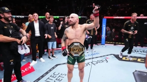 Volkanovski defeated Lopes to retain the championship