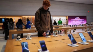 Apple 2025-yil uchinchi chorakda rekord daromad oldi